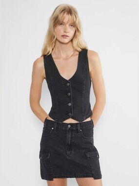 ARITZIA Denim Forum The '90s Cargo Mini Denim Skirt 26 Black Eyeliner